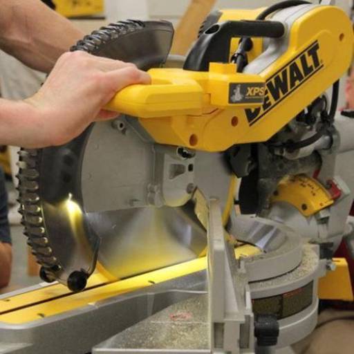 DEWALT SERRA DE ESQUADRIA COM BRAÇO TELESCÓPICO 12'' (305 MM) DWS780-B2 por Methallum Distribuidor Industrial