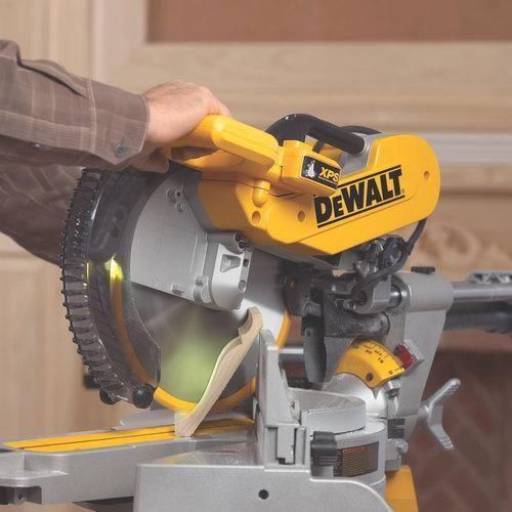 DEWALT SERRA DE ESQUADRIA COM BRAÇO TELESCÓPICO 12'' (305 MM) DWS780-B2 por Methallum Distribuidor Industrial