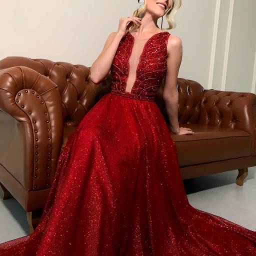 Comprar o produto de Vestido de formatura vermelho  em Vestidos de Formatura pela empresa Atelier Di Capri em Foz do Iguaçu, PR por Solutudo