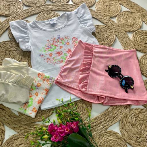 Conjunto infantil com shorts saia e blusinha  por Influência Kids - Moda Infantil