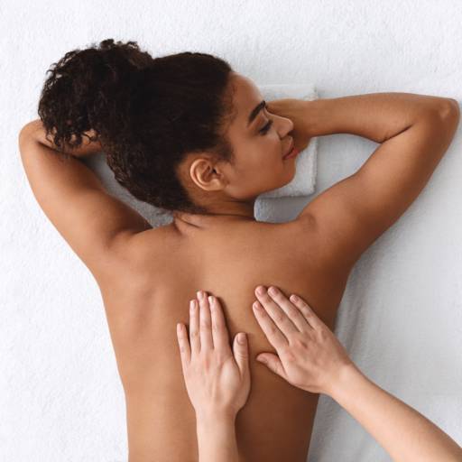 Comprar o produto de Massagem relaxante simples em Massagem pela empresa Renata Bergamin em Mineiros, GO por Solutudo