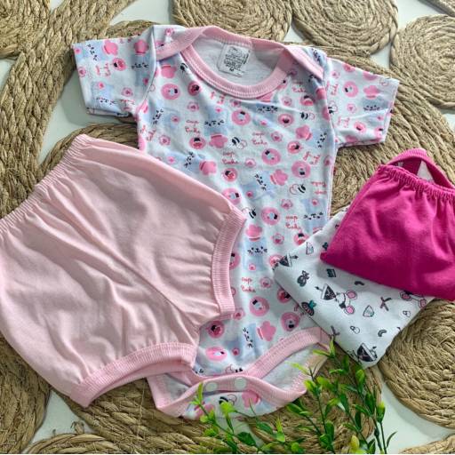 Body rosa de bebê com shorts  por Influência Kids - Moda Infantil