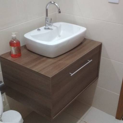 Banheiro planejado por M.1 Móveis Planejados