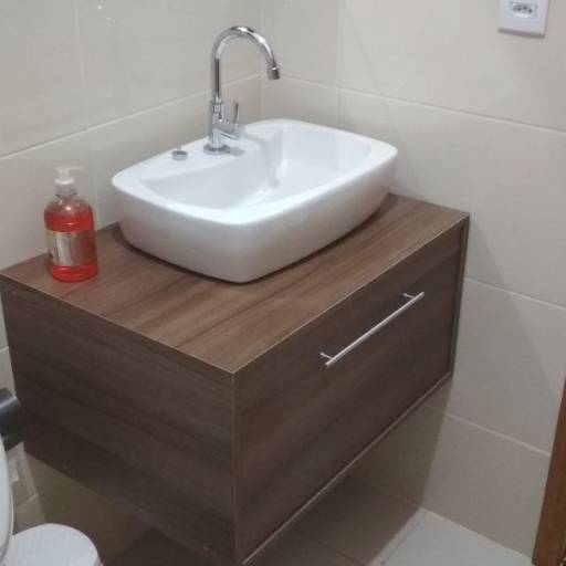 Banheiro planejado por M.1 Móveis Planejados