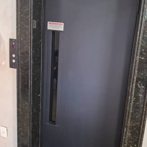 Comprar o produto de Envelopamento de porta de elevador em Bauru em Envelopamento pela empresa Thiago Ticianeli - Envelopamento em Bauru em Bauru, SP por Solutudo