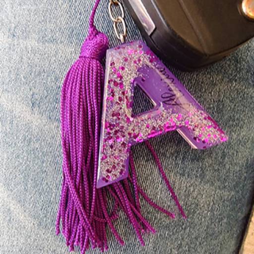 Chaveiro de letras em resina em Americana, SP por Poligraph Impressos