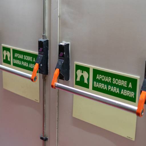 Substituição de Barras Antipânico - Segurança Atualizada para Emergências