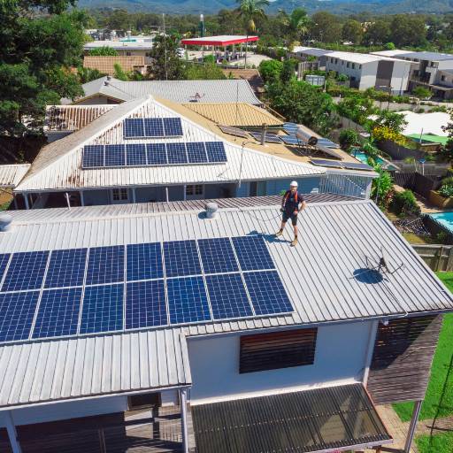Comprar o produto de Sistema Fotovoltaico - Energia Renovável para sua Vida - Nosso Compromisso Sustentável em Energia Solar pela empresa Locatelli Energia em Gravataí, RS por Solutudo