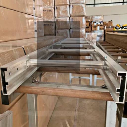 Elevador para Placas Solares - Eficiência no Transporte com Segurança e Inovação por Energia Solar MK