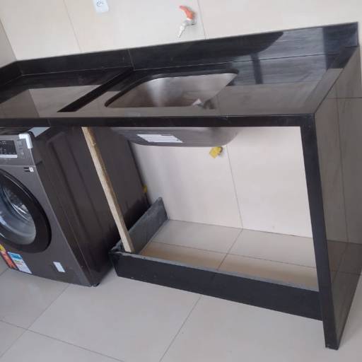 Tanque no Granito Negresco por R.R Marmoraria