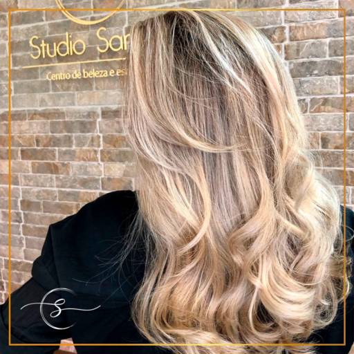 Escova Modeladora - Cabelos Impecáveis e Estilo Duradouro - Praticidade com Elegância