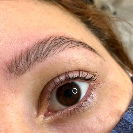 Design de Sobrancelhas - Expressão Facial Aperfeiçoada - Destaque com Precisão e Estilo