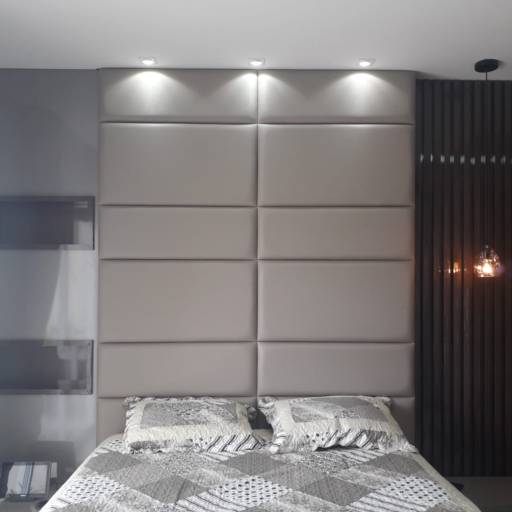 Painel Cabeceira até o Teto Sob Medida por A.D.E.S Estofados