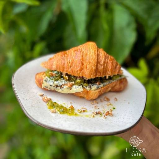 Comprar o produto de Croissant Estrela Azul em Delicatessen pela empresa Flora Café  em Mineiros, GO por Solutudo