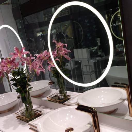 Espelho de Camarim com LED - Beleza e Precisão - Iluminação Perfeita com R&L Jateamentos em Marília, SP por R&L Jateamentos
