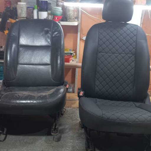 Bancos de Carro com Couro Sintético Acoplado / Diamantado Preto por Carlão Capoteiro e Estofador