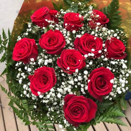 Comprar o produto de Buquê Romântico 12 Rosas Vermelhas	 em Floriculturas pela empresa Penha Garden em São Paulo, SP por Solutudo