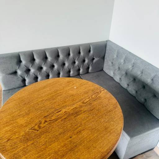 Canto Alemão com Encosto Embutido em Tecido Corvin - Conforto e Estilo - Franco da Rocha por A.D.E.S Estofados