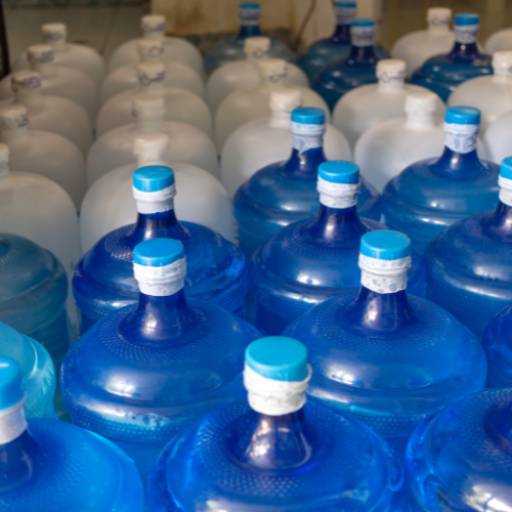 Comprar o produto de Galão de Água para Empresas em São José dos Pinhais - Hidratação Garantida para seu Negócio! em Fontes de Água pela empresa Marquinhos Gás e Água em São José dos Pinhais, PR por Solutudo