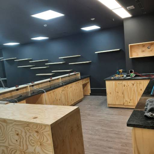 Material em Pinus com Verniz - Durabilidade e Beleza Natural em Osasco por Marcenaria Divino