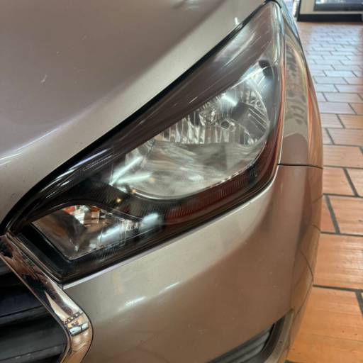 Revitalização de farol de carro em Bauru por Equipsom - Alarmes Vidro Elétrico e Travas