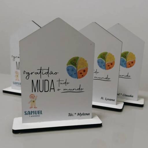 Base de homenagem em MDF.