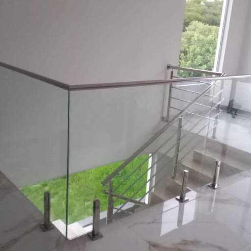 Parapeito de Vidro - Beleza e Segurança para Seu Ambiente por Betel Corrimão de Inox e de Vidros