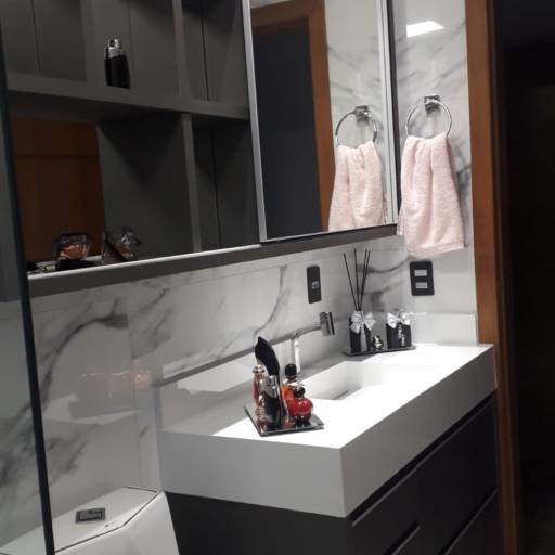 Comprar o produto de Banheiro Sob Medida - Luxo Personalizado em Joinville, SC em Móveis Planejados - Marcenarias pela empresa Dádiva Marcenaria em Joinville, SC por Solutudo