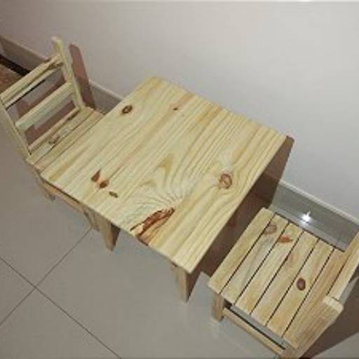 Mesa e Cadeira de Madeira Infantil Porto Alegre - Conforto e Diversão para os Pequenos por Aujocaria