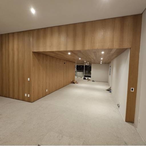 Painéis de Parede em MDF com Acabamento em Lâmina de Carvalho Europeu - Elegância e Versatilidade - Guarulhos por Madeira&Metal
