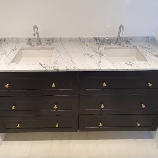 Gabinete de Banheiro - Elegância e Praticidade para seu Espaço - Guarulhos por Madeira&Metal