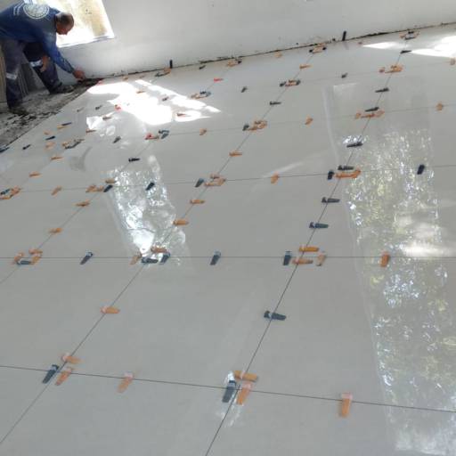 Renovação com Porcelanato Vinílico Laminado em São José dos Campos por J Negri Impermeabilização 