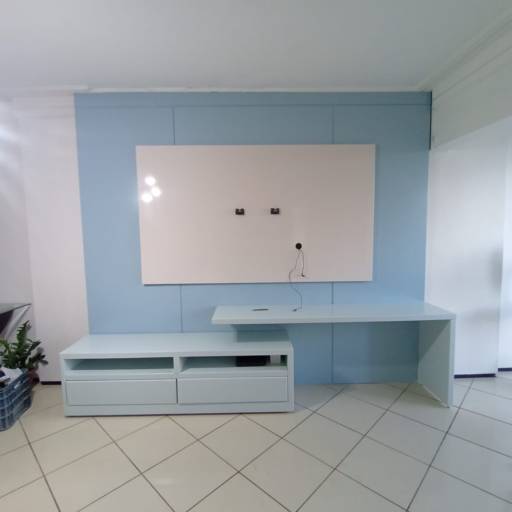 Painéis de TV Planejados - Elegância e Funcionalidade em Paço do Lumiar por JM Ambientações Móveis Planejados
