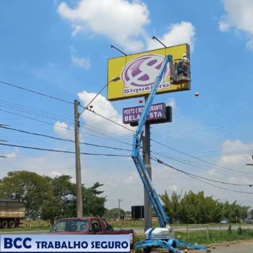 Locação de plataforma para instalação de outdoor