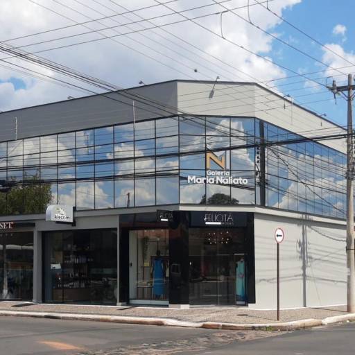 Fachada/ Pele de Vidro em Tatuí - Modernidade e Elegância para seu Projeto por Moraes Esquadrias de Alumínio