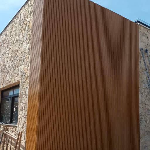 Revestimento com Lambril Ripado em Tatuí - Elegância e Sustentabilidade para seus Ambientes por Moraes Esquadrias de Alumínio