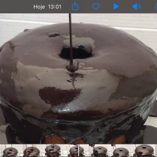 Bolo de Cenoura Macio com Cobertura Deliciosa - Sabor Tradicional em São Paulo por Tia Madrinha Bolos e Chocolates