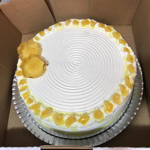 Bolo de Creme com Abacaxi - Frescor e Sabor Exótico em São Paulo por Tia Madrinha Bolos e Chocolates