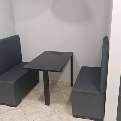 Canto Alemão Instalado na Avenida Paulista em São Paulo, na Frente ao MASP em um prédio de Advocacia por A.D.E.S Estofados