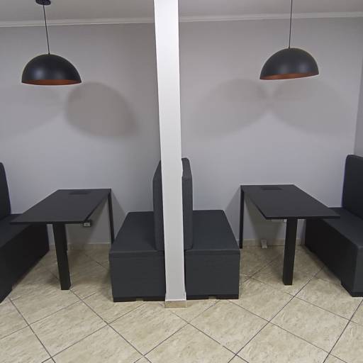 Canto Alemão Instalado na Avenida Paulista em São Paulo, na Frente ao MASP em um prédio de Advocacia por A.D.E.S Estofados