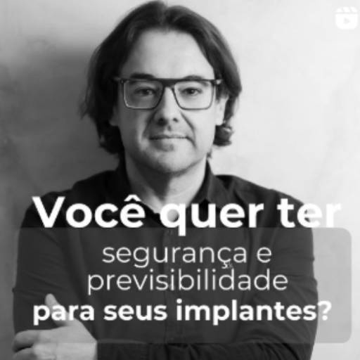 Dentista especializado em implantes dentários 