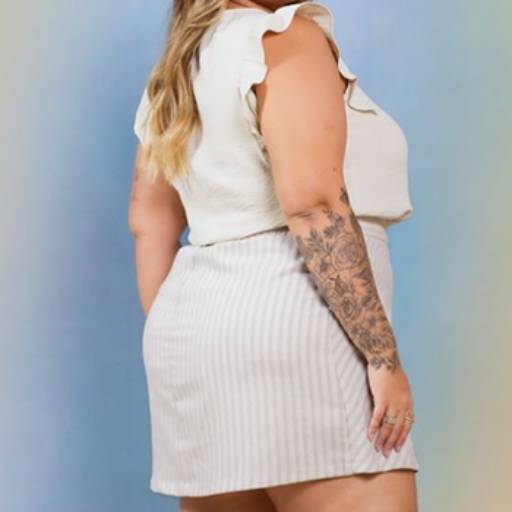 BLUSA COM BABADO BEGE E SAIA SHORTS LISTRADO CRU 