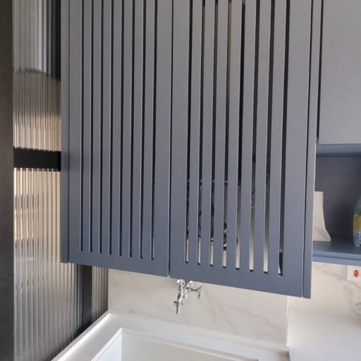 Ambiente de Lavanderia e Armário para Aquecedor por Marcenaria Divino