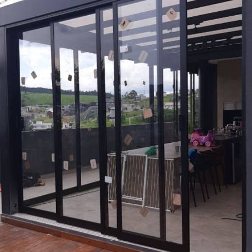 Portas de Correr - Eficiência e Estilo - Avaré por Laborão Esquadrias Vidraçaria 