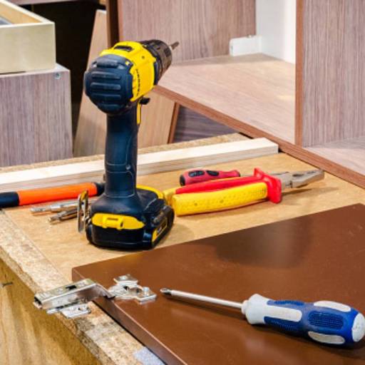 Desmontagem de móveis usados