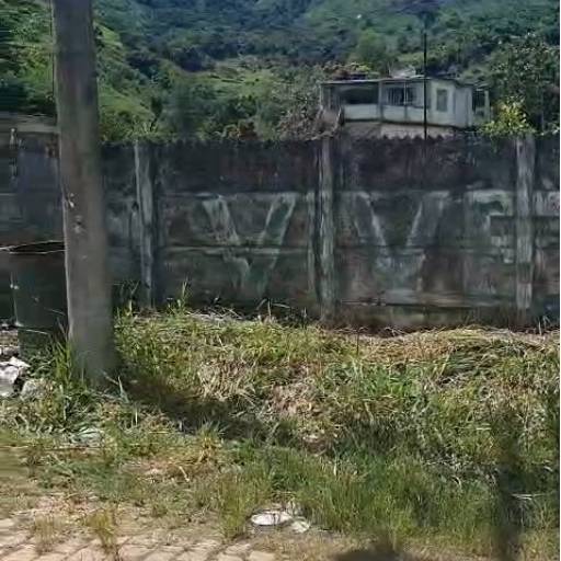 Comprar o produto de Vendo terreno de 750 m² em Terrenos - Lotes pela empresa Auto Peças CAMEL  em Leopoldina, MG por Solutudo