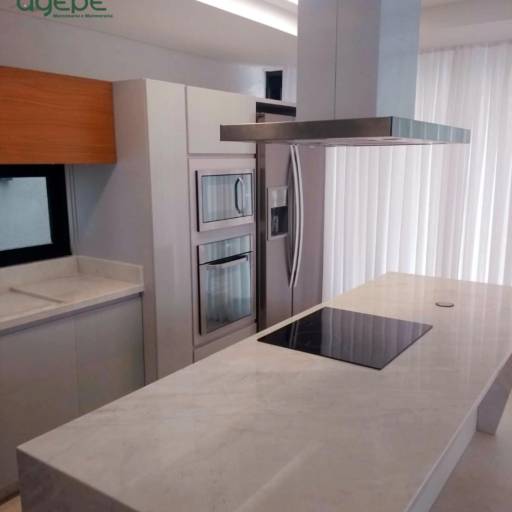 Comprar o produto de Pedras para Bancadas de Cozinha Sob Medida - Resistência e Elegância em Joinville em Marmorarias pela empresa Agepe Marcenaria e Marmoraria  em Joinville, SC por Solutudo