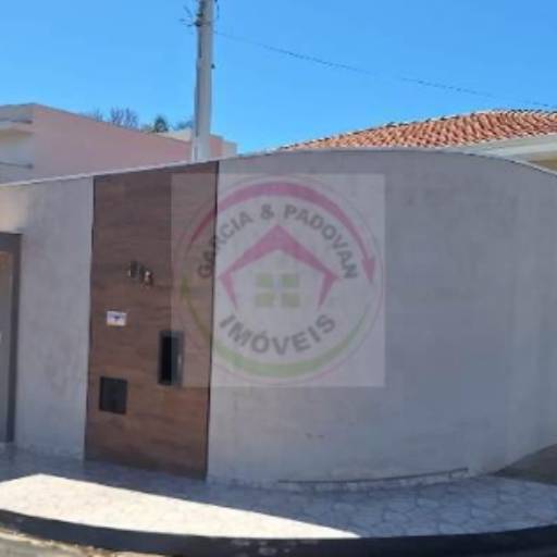 Vende se Linda Casa de esquina, ampla e arejada - Bairro Alto - Botucatu - SP