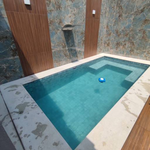 Piscina de cerâmica
