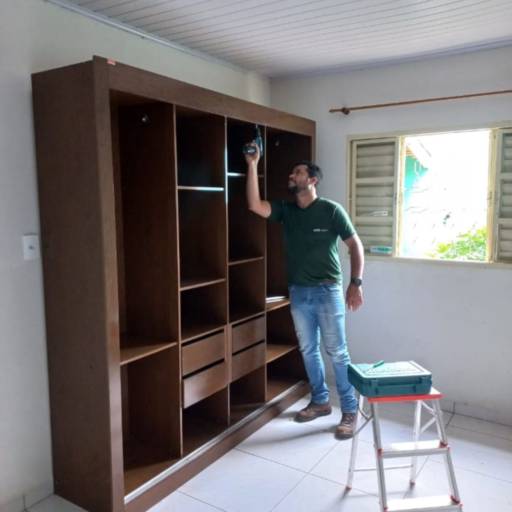 Desmontagem e montagem de móveis